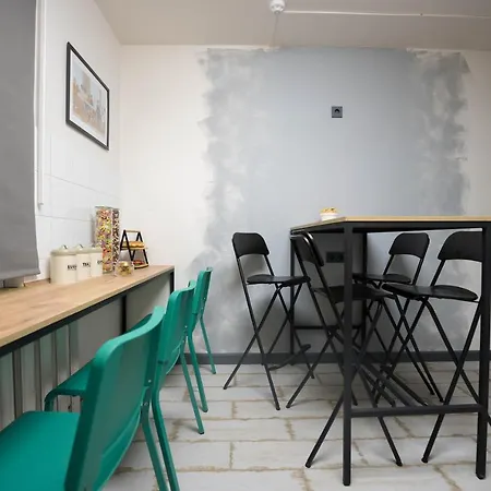128 Hostel
